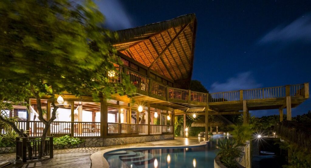  Happy Hour na Piscina do Hotel Sombra Floresta: Música, Drinks e Vibes Exclusivas
